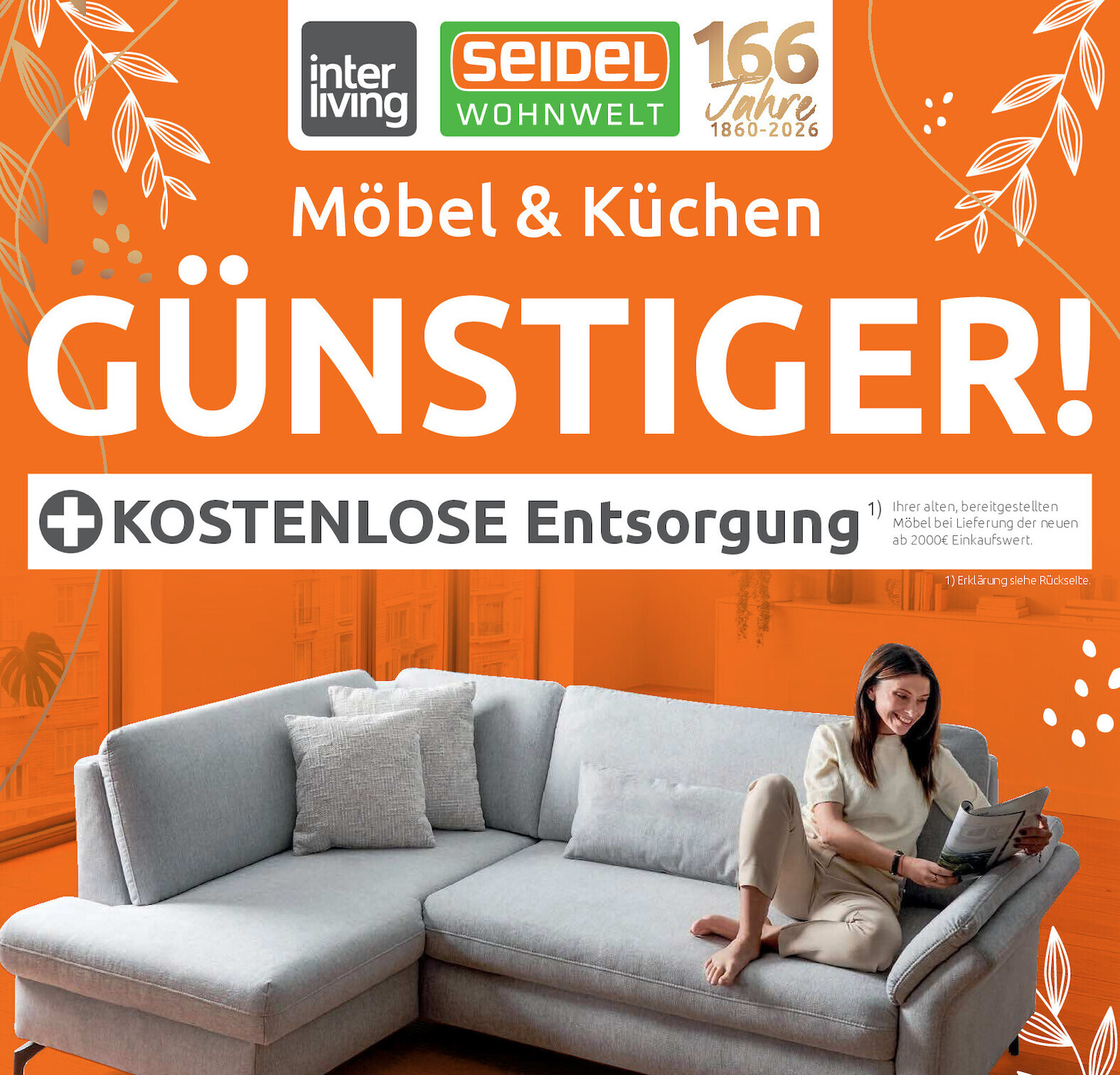 Familie sitzt auf dem Sofa, Herbst-Rabatt